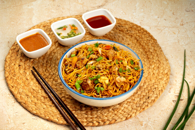 Schezwan-Noodles-Chicken